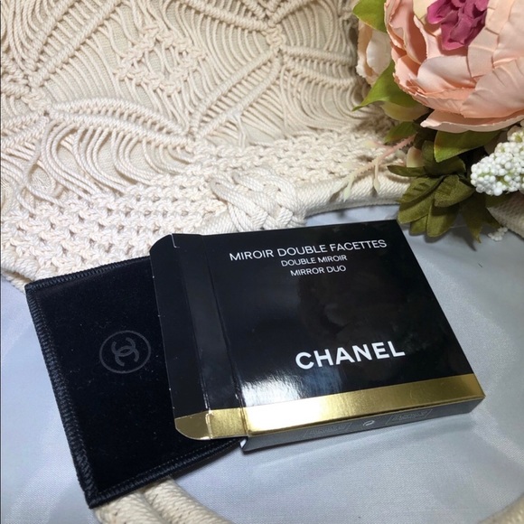 Chanel dual compact mirror with Swarovski - Picture 4 of 4